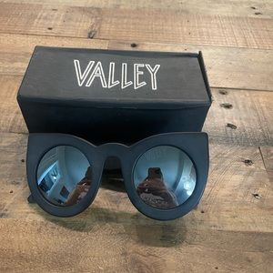 Valley Eyewear Oversized Cat Eye Sunglasses